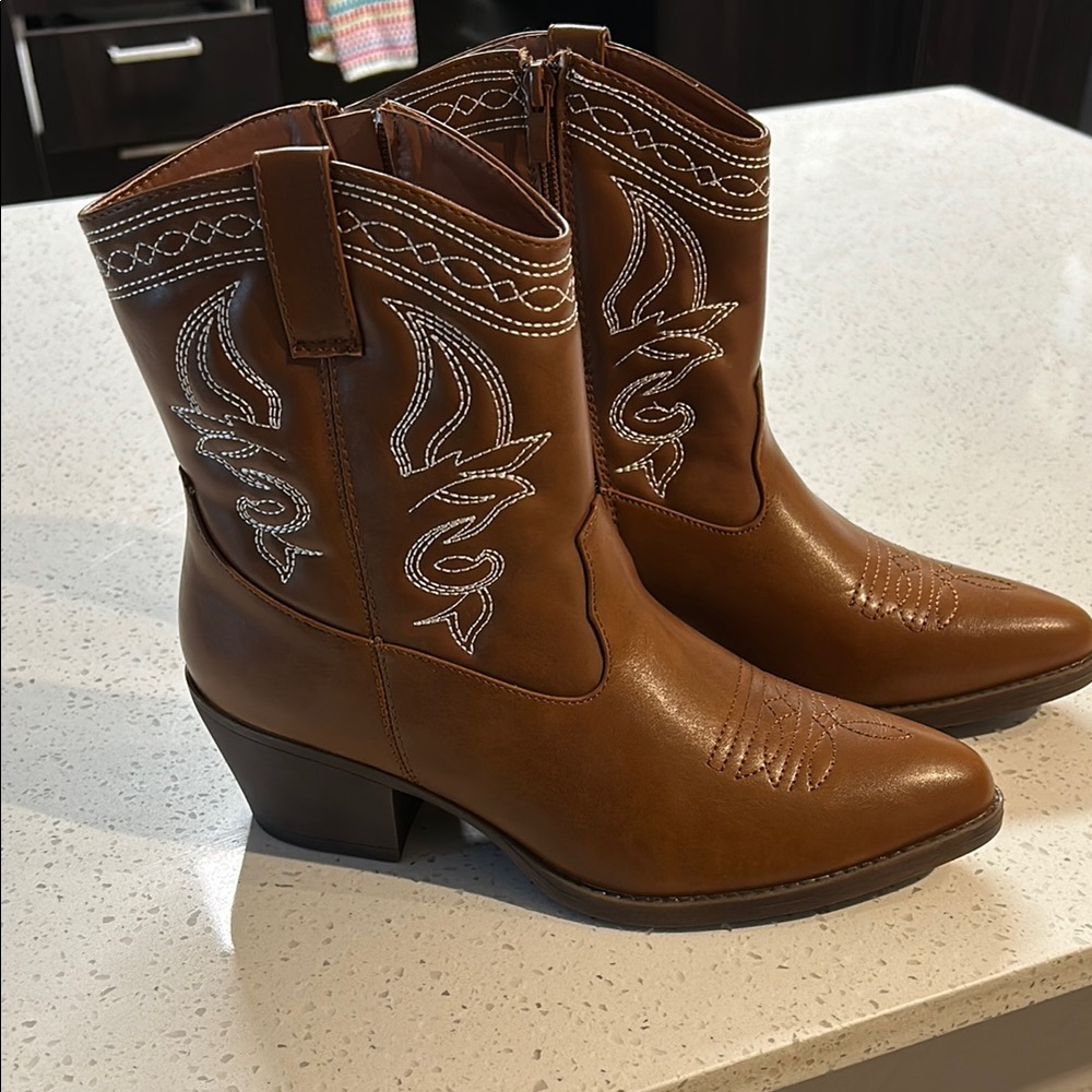 Brown Heeled Boots with Decorative Stitching